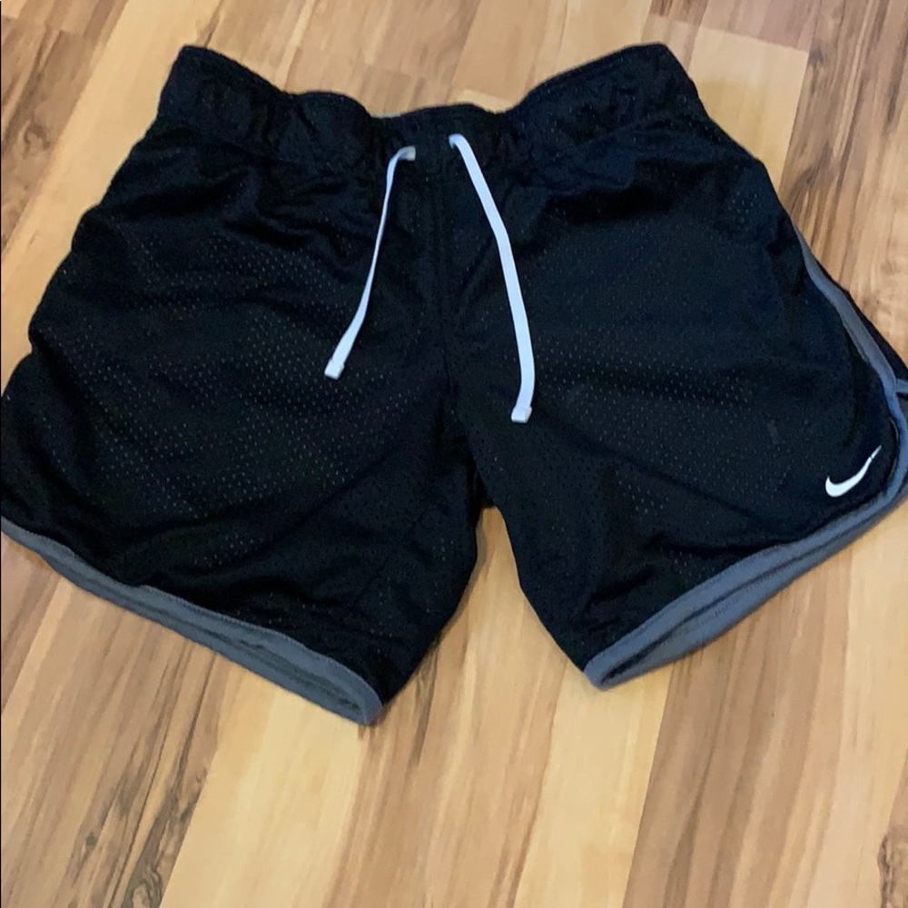 size medium nike shorts